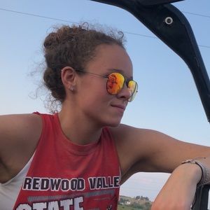 Meet your Posher, Monica